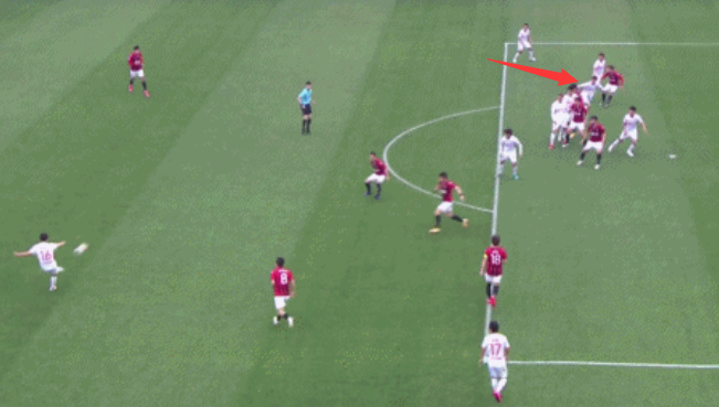  雷恩主场暴雨中战平对手 VAR判罚引发争议  