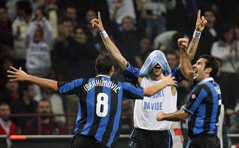  AC米兰德比战绝杀国米，莱奥补时世界波  